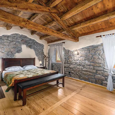 With Fireplace 02