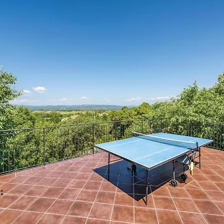 Сasa de vacaciones With Fireplace 02