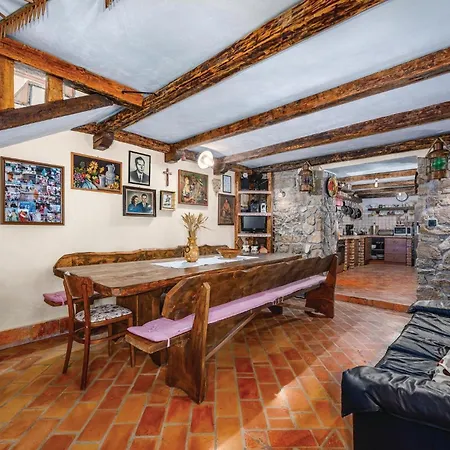 With Fireplace 02